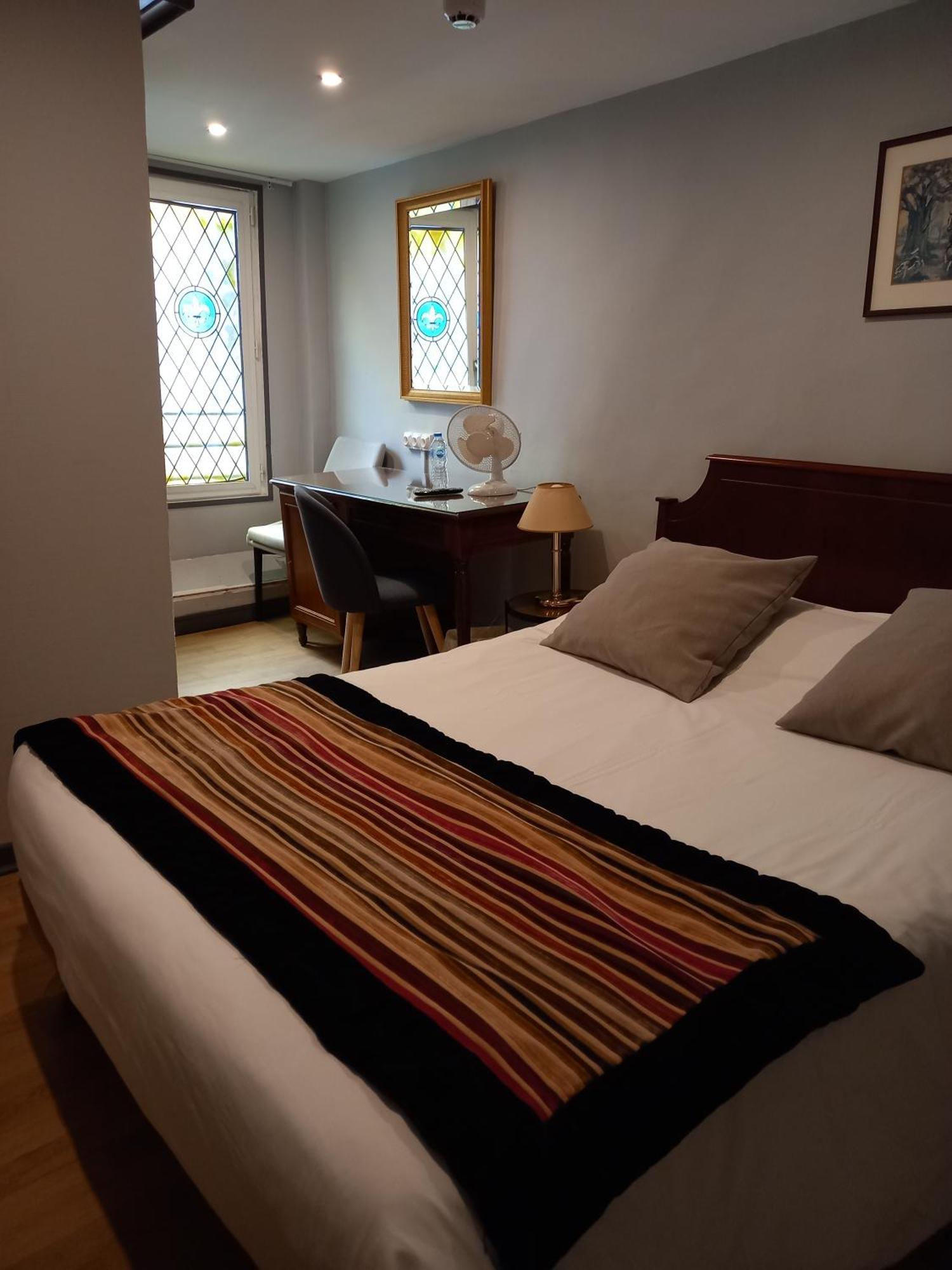Brit Hotel Comtes De Champagne - Troyes Centre Historique Экстерьер фото
